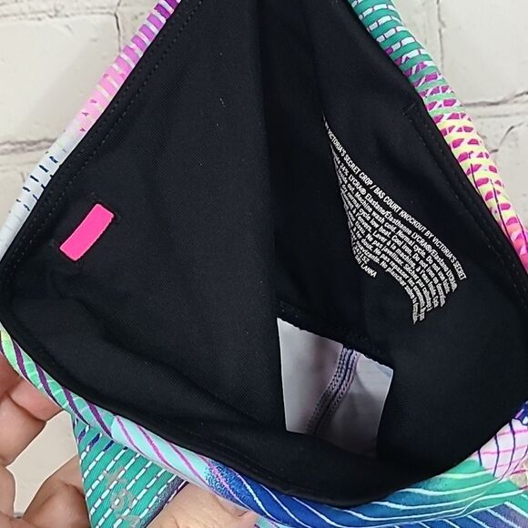 Victoria's Secret Crop Legging Digi Cube Rainbow Cropped High Rise Knockout VSX - Picture 8 of 10